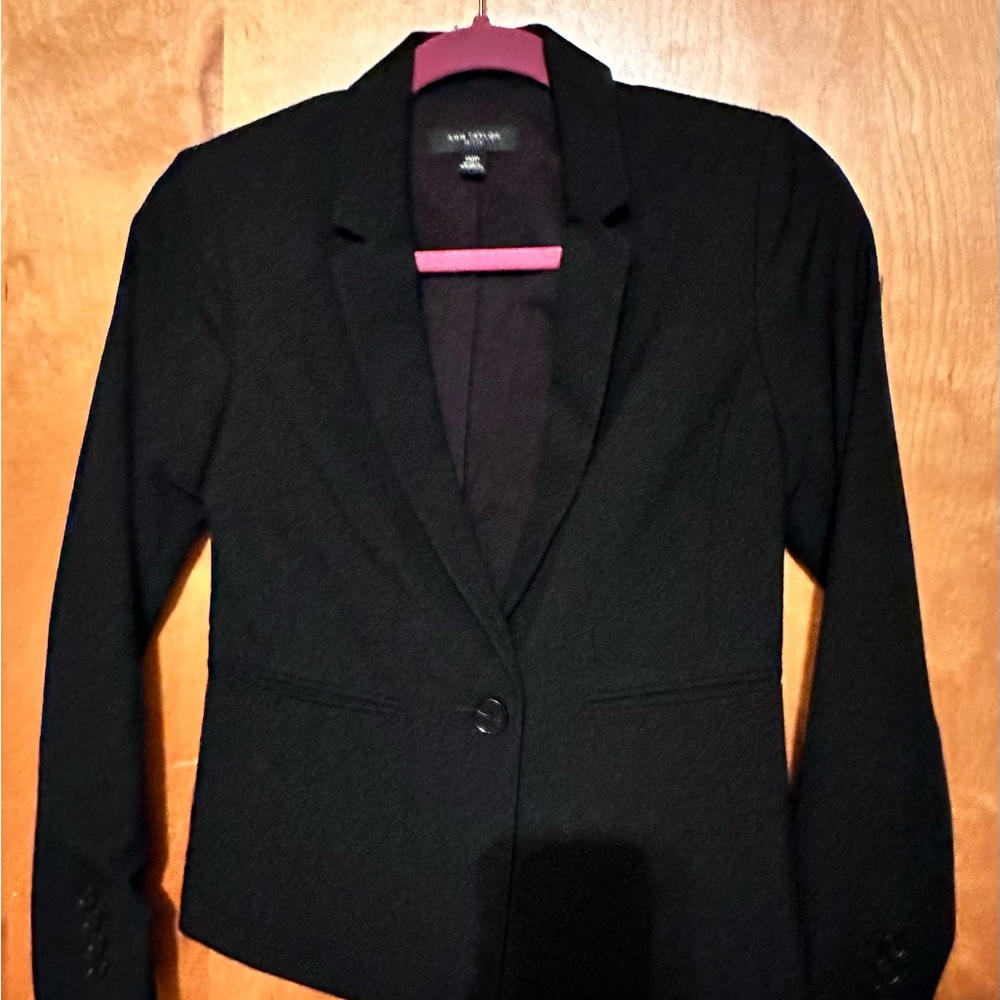 Ann Taylor 00P one button blazer.